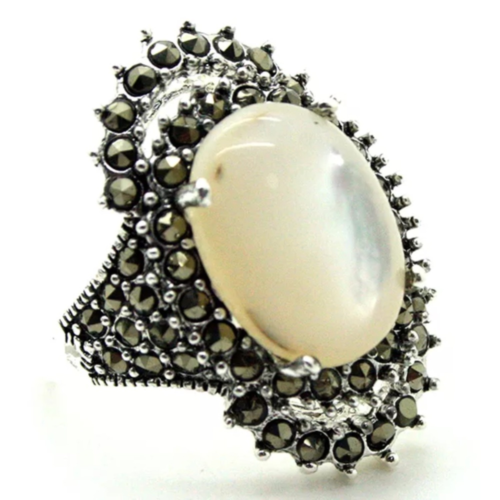Mother of Pearl" 3.5 MM w/ black gems silver sz 8